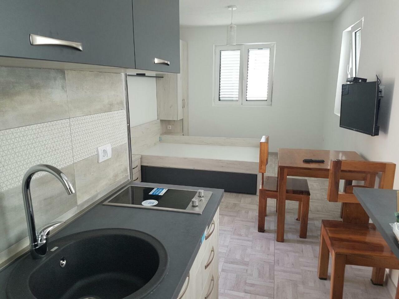 Ferienwohnung Porto Njegusi A2 Cetinje Exterior foto